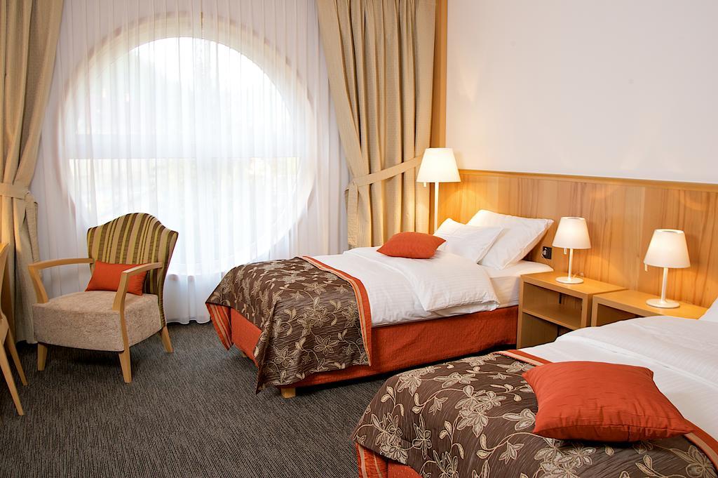Hotel Jozef อิดริยา ห้อง รูปภาพ