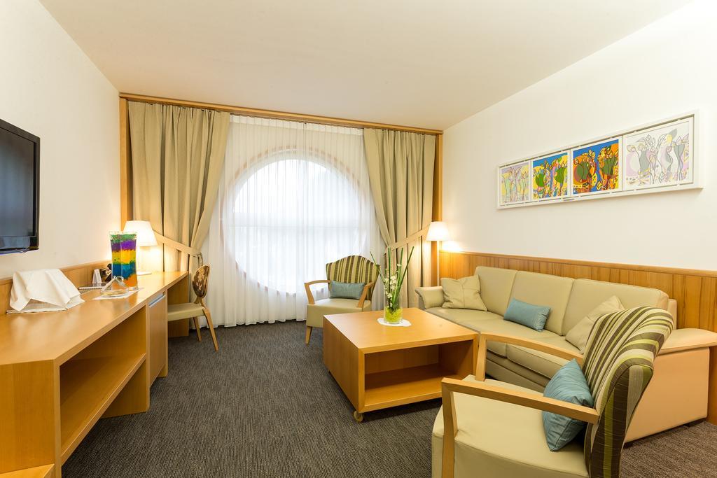 Hotel Jozef อิดริยา ห้อง รูปภาพ
